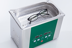 Ultrasonic cleaner for ultrasonic cleaning