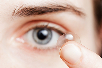 Kontaktlinse verkehrt herum eingesetzt